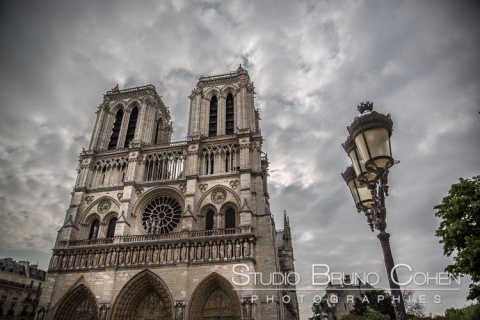 notre dame cathedral proposal in paris engagement session photographer blue sky