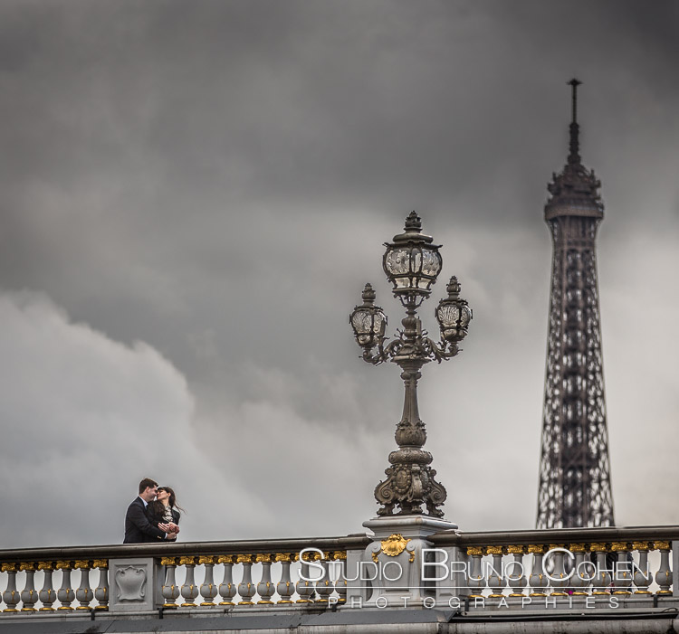 proposal in paris couple in love from Alexandre three bridge front of Eiffel Tower 