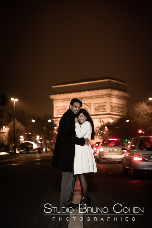 portrait hugging couple cute standing front of arc de triomphe at night winter on the road 