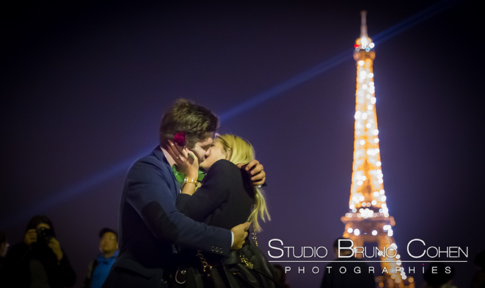 A Kiss near Eiffel Tower sparkles at night from trocadero