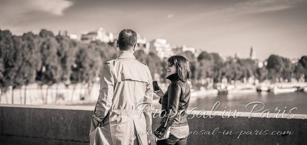 couple walk in paris near eiffel tower black and white