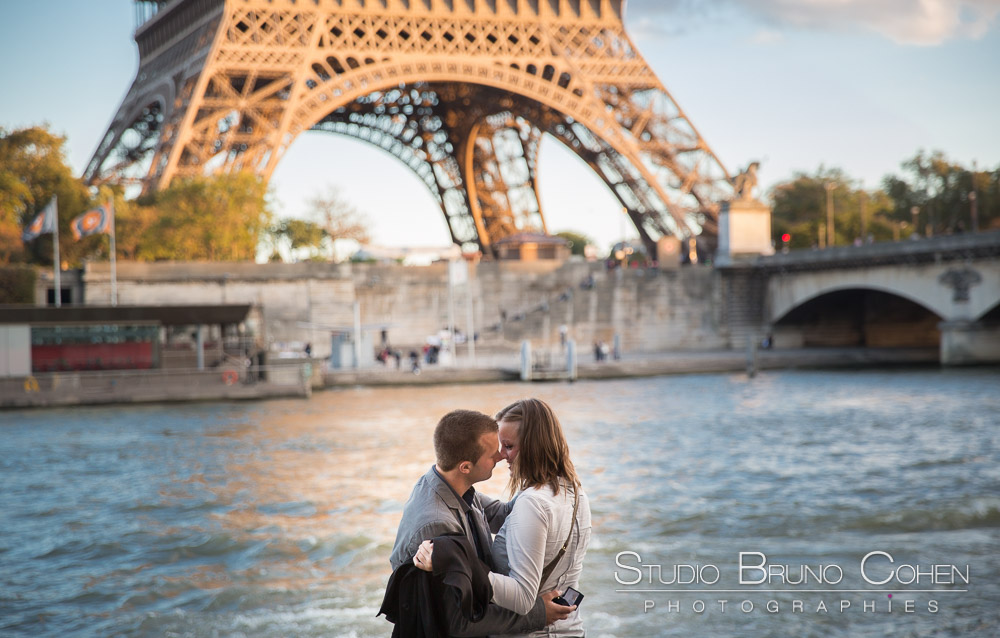 portrait couple in love in paris front of eiffel tower at sunset