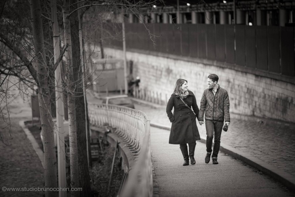 portrait couple hand in hand walk in paris engagement session love black and white 