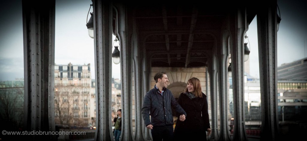 portrait couple hand in hand walk on bir hakeim bridge engagement session proposal smile lovers emotions 