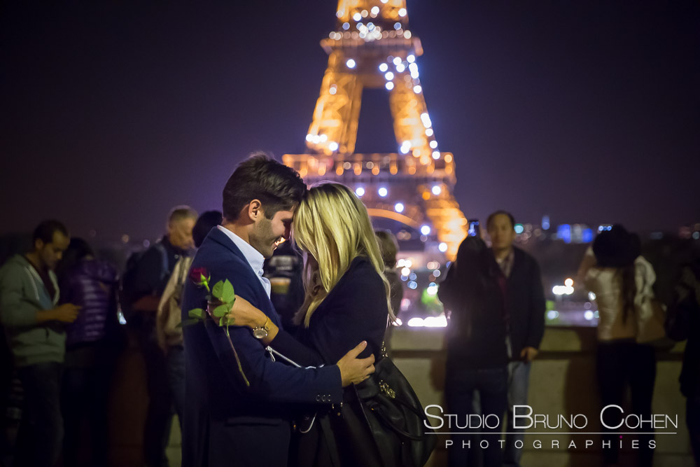 eiffel tower sparkles at night proposal in paris couple in love from trocadero