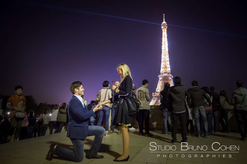 Proposal in Paris by night near Trocadero