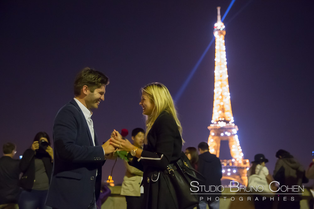 couple face to face in love from trocadero at night front eiffel tower sparkles