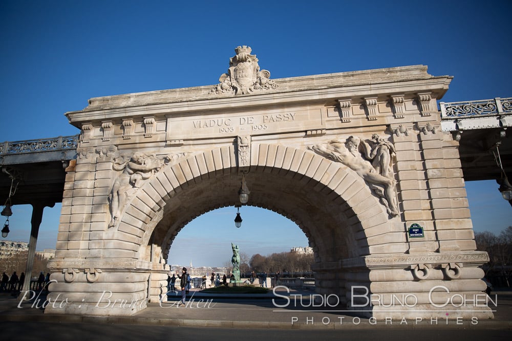 Bir-Hakeim Bridge Paris proposal at winter near Eiffel Tower