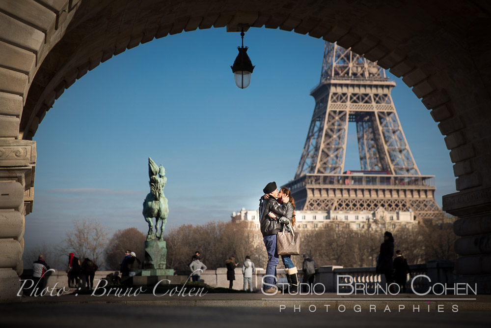 kissing couple on Bir Hakeim bridge front Eiffel Tower at winter paris