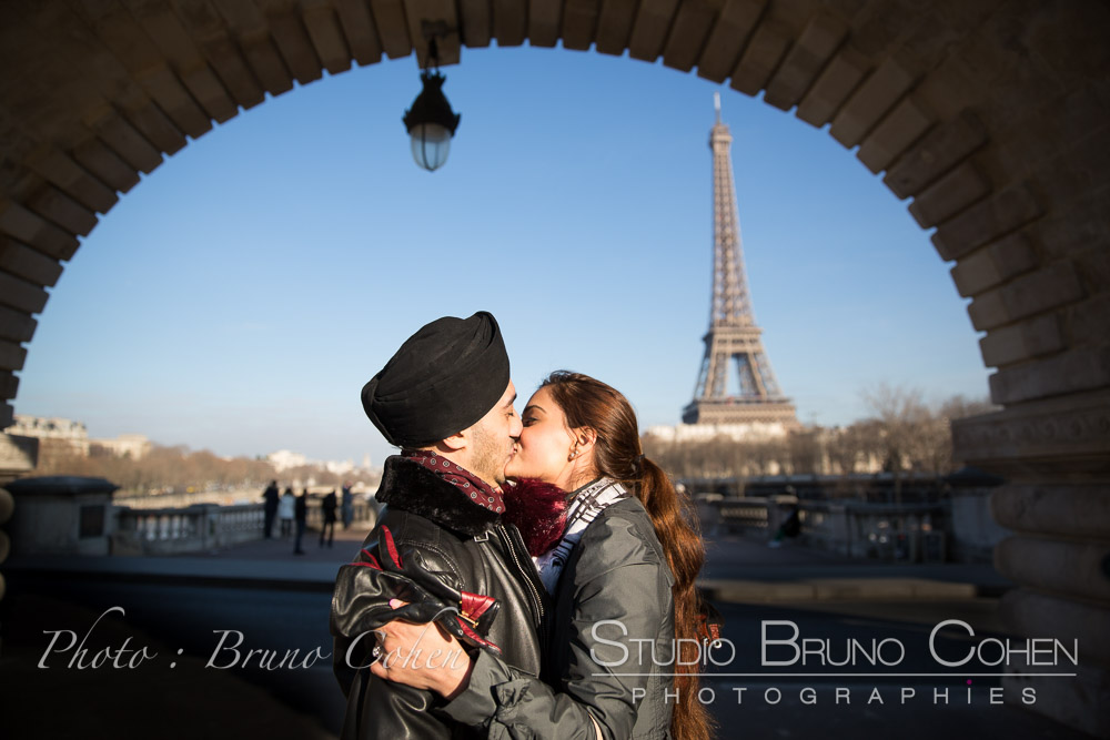 kiss under Bir-Hakeim Bridge front of Eiffel Tower in paris love couple