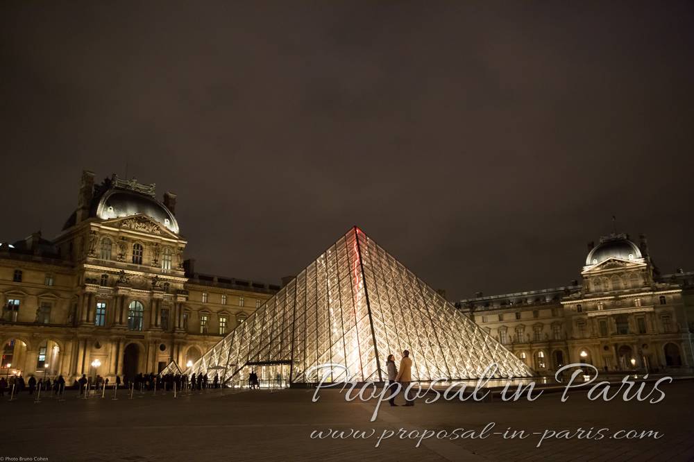 La pyramide du Louvre, Paris by night