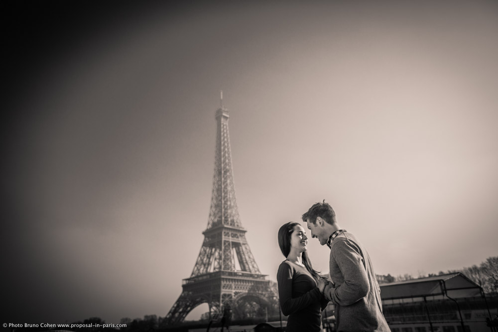 engagement photographer couple face to face in love on d'Iena bridge proposal in paris