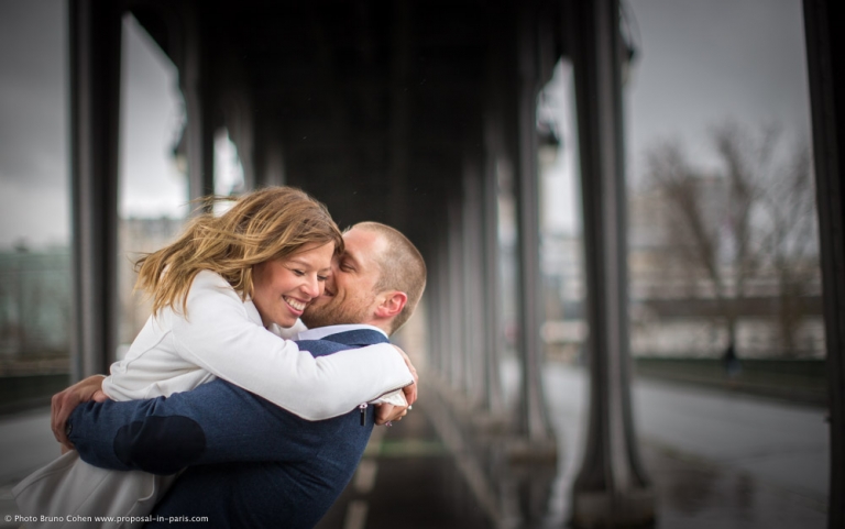 portrait hugging couple love under Bir Hakeim bridge near Eiffel Tower in paris 