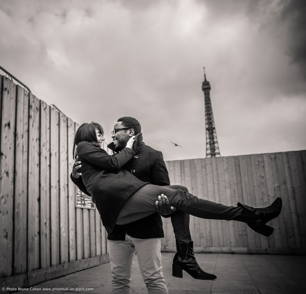 engagement session photographer paris laughing couple black and white from Trocadero front of Eiffel Tower