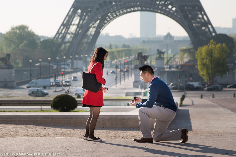 surprise proposal in paris from Trocadero front of Eiffel Tower at sunrise emotions couple in love