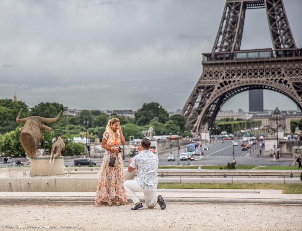 A big team for an unforgettable proposal in Paris