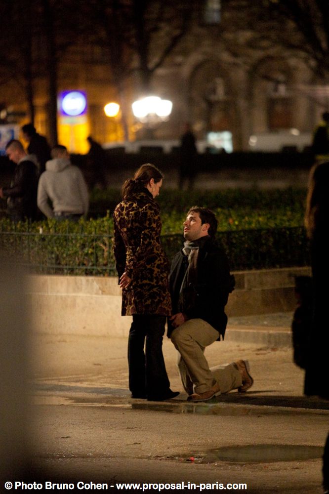 surprise proposal in paris notre dame cathedral love kiss engagement photographer at night