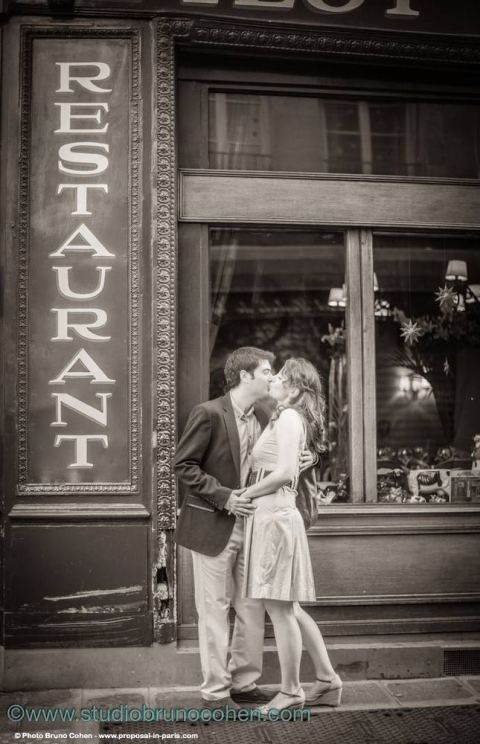 portrait kissing couple in paris black and white love smile emotions