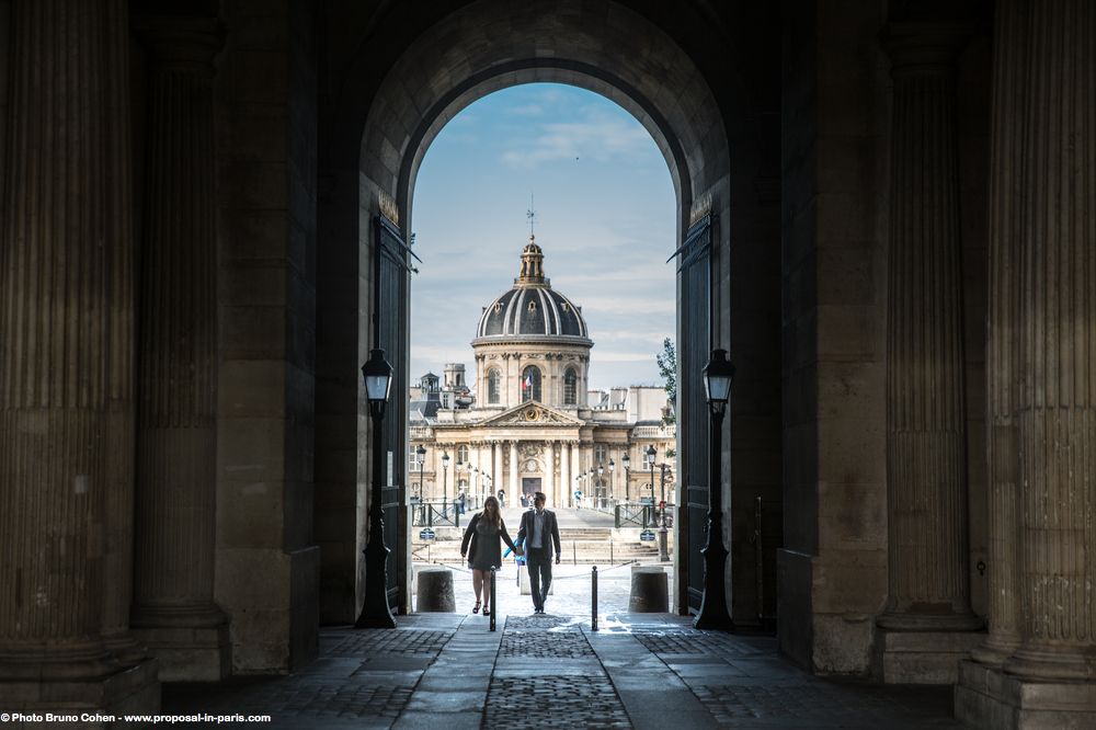 amazing couple from mexico proposal in paris hidden photographer at Louvres Palace