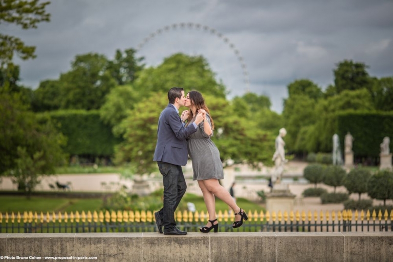 amazing couple from mexico proposal in paris hidden photographer at Louvres Palace