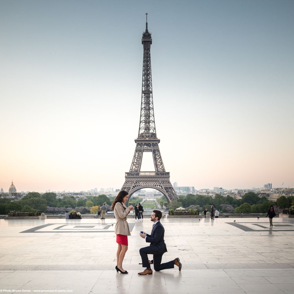 An incredible proposal early in the morning for an American classy couple on the Trocadero's Plaza in front of the Eiffel Tower!