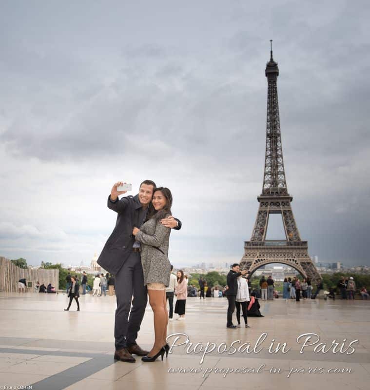 couple taking selfie in Trocadero front of Eiffel Tower