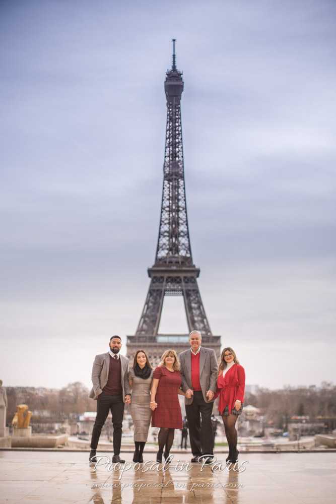 family portrait in paris with Eiffel Tower