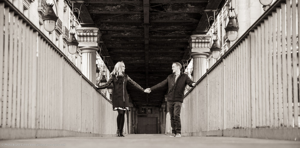 couple hand in hand love from Bir Hakeim bridge paris black and white