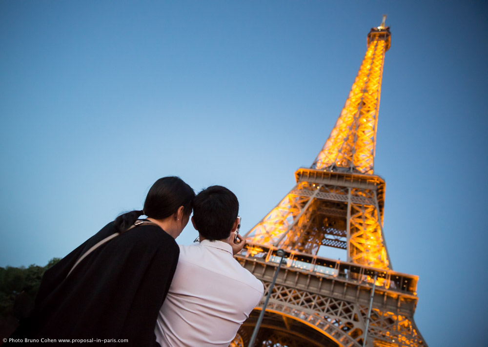 proposal in Paris front of Eiffel Tower sparkles couple in love 