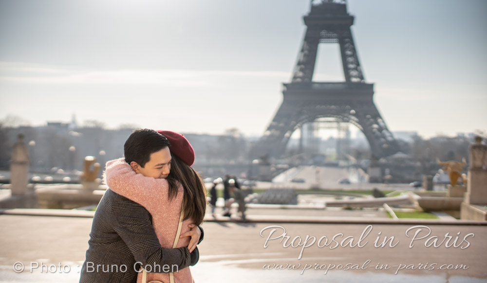 couple cuddling in the morning with the Eiffel tower as a backdrop