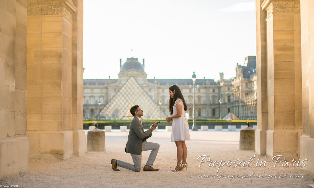 proposal at Arc de triomphe du Carrousel in the Tuileries Gardens